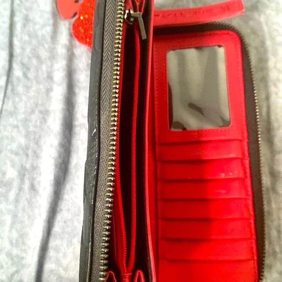 Disney wallet - Picture 3 of 3